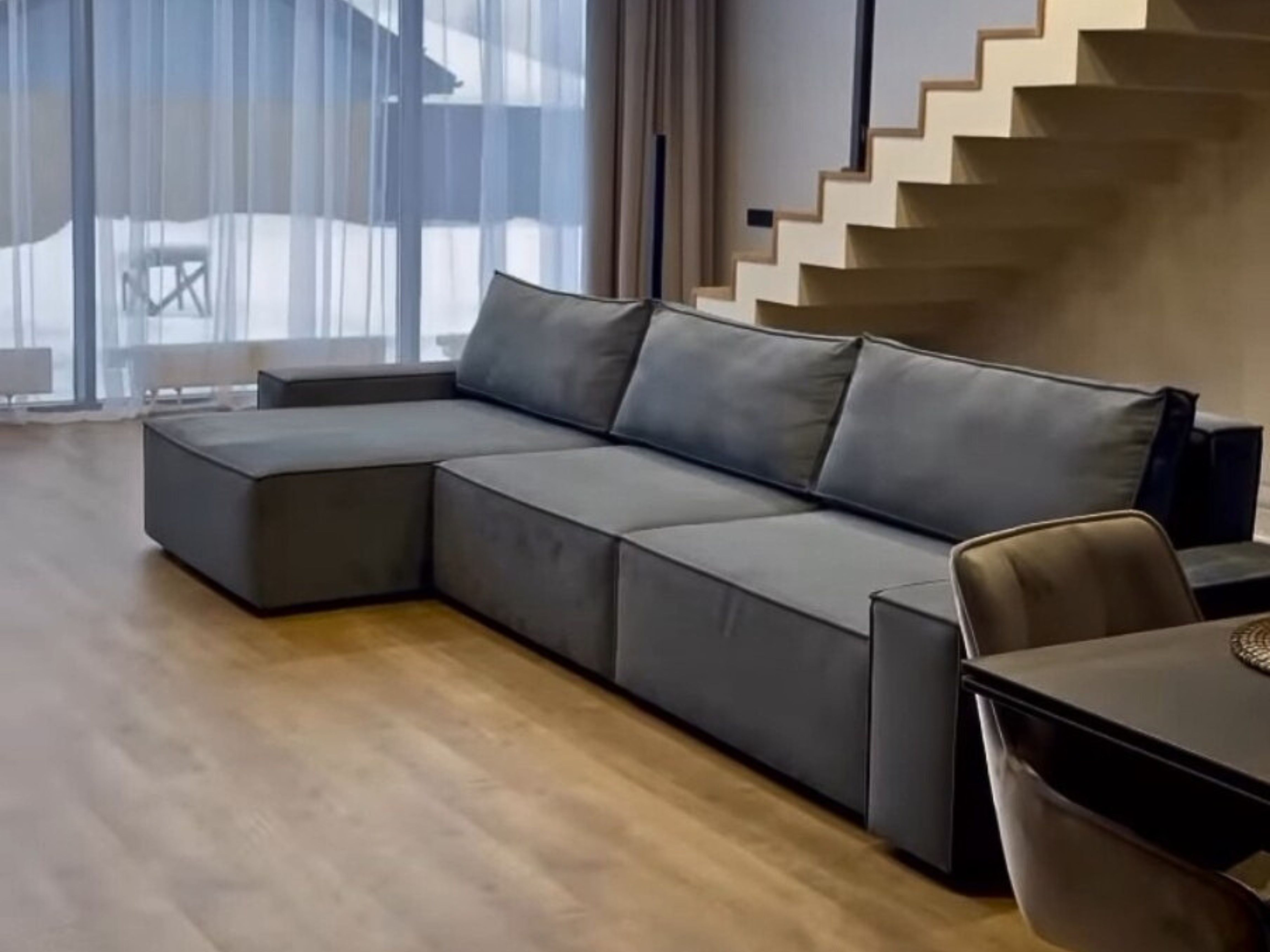 Duży narożnik w stylu loft z funkcją spania 